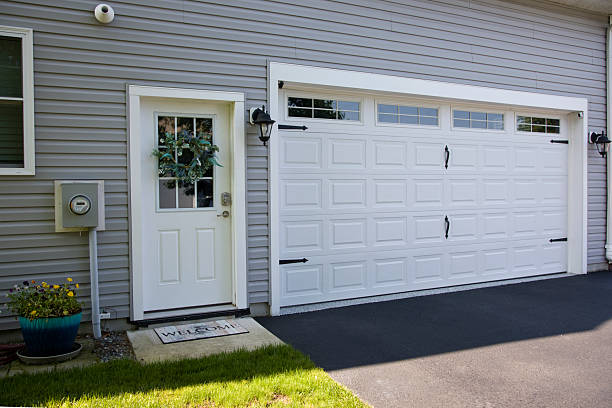 24/7 Emergency Garage Door Panel Replacement experts in Sherwood, WI